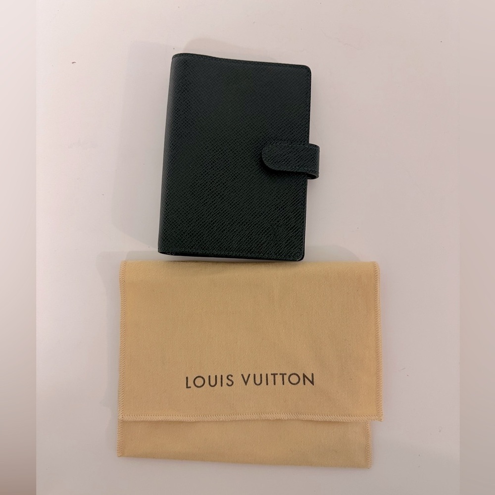 BRAND NEW, NEVER USED! Louis Vuitton Green Taiga Leather Agenda!!